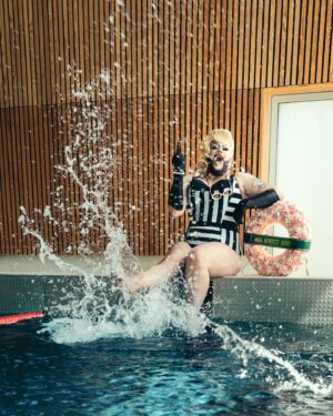 La Big Bertha Instagram - AH ! Et n’oublions pas : F*** Summer Body ! 

Comme le dit si bien @helena_blly ❤️ 

Shoot by (of course) @evesaintramon 

Couronne by me pour @dragrace_france 🫶🏻

MY BODY MY RULES !