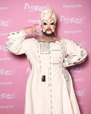 La Big Bertha Instagram - MY BODY MY JEWEL ! 

Outfit for the finale of Drag Race France Season 2 ! 

By the amazing @romaintheveninparis ! 

Wig @sheinaratanjabi 
Make up @nyxcosmetics_france 
Photo by Nathalie Guyon / FTV
Editing @kandorians @popmodelsagency