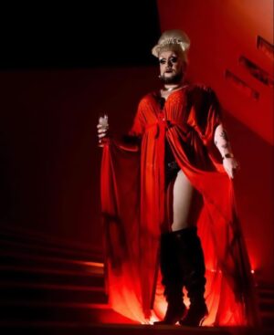 La Big Bertha Instagram - Fiére d’avoir participé au projet @nymphe.deden ! 

De belles rencontres, de belles images, un très beau court. 

Outfit @lile_ouh 
Wig @wigtsublu 
Make up 100% @nyxcosmetics_france

Pic @gralax_pics