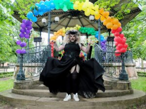 La Big Bertha Instagram - MARRAINE DE LA PREMIERE MARCHE DES FIERTÉS DU TARN🏳️‍🌈🏳️‍⚧️🏳️‍🌈🏳️‍⚧️🫶🏻

Fiére, honorée et émue d’avoir pu apporter ma contribution à ma region natale et à mes racines en ces moments si sombres. C’etait une aprés midi de love de partage de sourires et de force entre freres entre soeurs ! 

30 Juin et 7 Juillet : votons pour nos libertés, faisons barrages aux fachisés pour continuer de nous célébrer ! 

Bravo à @diversites_pastel ! Merci à vous toustes ! Des moments précieux avec mes soeurs @miss_shannabanana @coco_damoiseau @etta_courgette @miss_brandysnap 

BE PROUD - merci aux videastes et photographes ;-) (dont @pearly_poppet @lealopez_hypnose …❤️🫶🏻) 

#dragqueen #pride #tarn