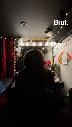 La Big Bertha Instagram - « C’est mon cocon, c’est mon lieu de transformation. » 

On est allé retrouver la drag queen « @labigbertha.paris  » dans sa loge à @lanouvelleseine, là où « elle a commencé il y a un peu plus de 10 ans. » Un endroit particulier pour elle, que l’on a redécoré avec des photos-souvenirs @lalalab_fr. L’occasion de revenir sur son parcours.