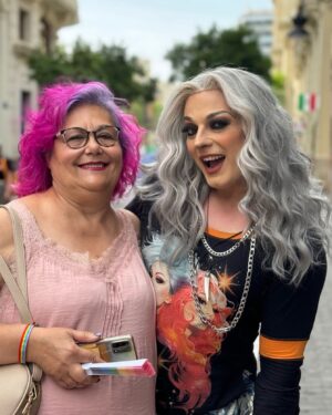 La Prohibida Instagram - la paella NO lleva cebolla NI chorizo, por favor no indignéis más a Lola 🩷 @madreindignadaa
Foto @astrobear4000