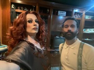 La Prohibida Instagram - con @victor_algora y un mueble castellano