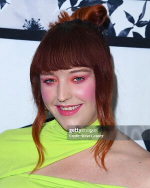 Laganja Estranja Instagram - Bubblegum electric 🎀⚡️ 
Wearing @muglerofficial x @hm 
Hair & MUA by me 💋