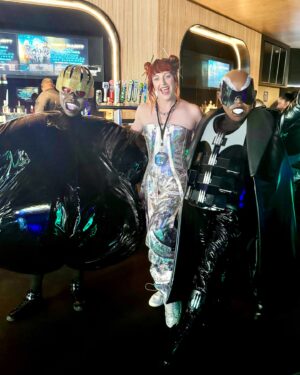 Laganja Estranja Instagram - Night one of @missymisdemeanorelliott in Los Angeles was OUT OF THIS WORLD!! I’m so pumped to see what she will bring tonight in Vegas 🎰🔥🛸 Wearing @shopakira
