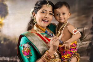Lahari Arundhati Vishnuvazhala Instagram - 🥰😍🥳💐♥️💕💗🎊 కృష్ణాష్టమి శుభాకాంక్షలు 
@lishan.official 
@lakshmimani_r 
Mau: @vimalareddymakeovers
Photo:@lilliputs_photography 
Saree: @banaras_gallery_hyd