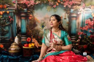 Lahari Arundhati Vishnuvazhala Instagram - 🥰😍🥳💐♥️💕💗🎊 కృష్ణాష్టమి శుభాకాంక్షలు 
@lishan.official 
@lakshmimani_r 
Mau: @vimalareddymakeovers
Photo:@lilliputs_photography 
Saree: @banaras_gallery_hyd