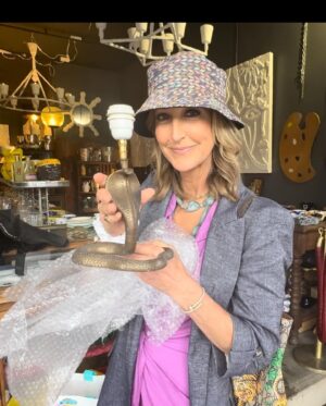 Lara Spencer Instagram - Who's up for a little FLEA MARKET FLIPPIN FRANCE!!!!! Always a sucker for a 🐍! This little Bronze beauty needs a rewire and a new shade and she's going to look ssssssssssssssso chic!!! I loved Ssssssssophie at the Marche en Puce Vernaison who stayed open in the rain!!! More coming here on Instagram and on @goodmorningamerica live from Paris!