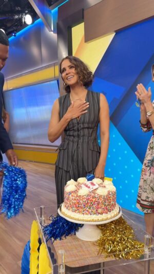 Lara Spencer Instagram - We couldn’t let @halleberry leave without wishing her a HAPPY BIRTHDAY!!! ❤️🎉

#halleberry #happybirthday
