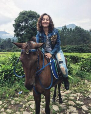 Larasati Nugroho Instagram - Slumbery adorable horse, and me as well.