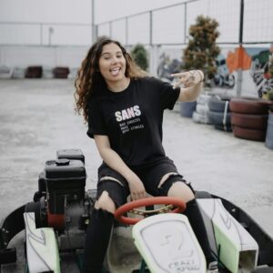 Larasati Nugroho Instagram - cuy lo gak SANS klo ga pake ne kaos ........asleeee
Mao ???? Cek @sans.story 
Terus beli 
Biar SANS. 🤘