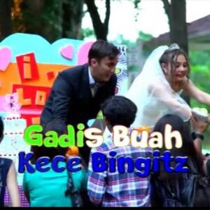 Larasati Nugroho Instagram - Yuk semuanya jangan lupa nanti jam 10 pagi di SCTV 😜✌🏽.