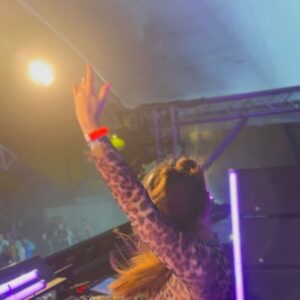 Larissa Rieß Instagram - Closing MainStage at @natureonefestival at 8 months pregnant was insane. Still can‘t get over it.