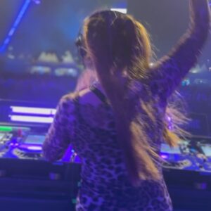 Larissa Rieß Instagram - Closing MainStage at @natureonefestival at 8 months pregnant was insane. Still can‘t get over it.