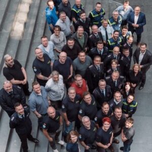 Lars Klingbeil Instagram - Anpacken, helfen & Menschenleben retten - all das ist eine Selbstverständlichkeit für diese Frauen und Männer von der Feuerwehr und dem THW. Während des Hochwassers in Niedersachsen zum Jahreswechsel haben sie im Heidekreis und Landkreis Rotenburg unermüdlich gearbeitet, um das Schlimmste zu verhindern. Heute haben Bundesinnenministerin @nancy_faeser, mein Bundestagskollege @ingo.schaefer.nrw (selbst Feuerwehrmann) und ich in Berlin persönlich Danke gesagt. 

Die aktuellen Bilder aus den Hochwassergebieten im Süden Deutschlands machen in diesen Tagen wieder mehr als deutlich, dass das Ehrenamt und die Arbeit im Katastrophen- und Bevölkerungsschutz unverzichtbar für uns alle sind. Und dass wir als Gesellschaft zusammenstehen, wenn es hart auf hart kommt. 

Danke an alle Helferinnen und Helfer von Feuerwehr, THW, DLRG, DRK, ASB und allen anderen in ganz Deutschland für euren Einsatz 🙏

📸 @fionngrosse.gallery