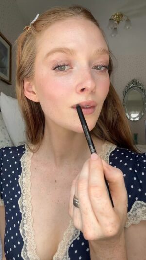 Larsen Thompson Instagram - my lil summer go to🌞🎀✨ #summermakeup #freckles