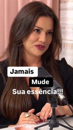 Laryssa Dias Instagram - Jamais mude sua essência e seus valores inegociáveis por um relacionamento que está fadado ao fracasso!✌️

Esse trecho foi retirado do @sos.cast no episódio com a atriz @laryssadiasoficial 💖

Assista o completo lá no nosso canal! 

Link na bio! 🎥

E pra você, quais são seus valores inegociáveis em uma relação??