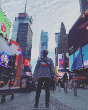Lassy Marquez Instagram - Feeling Mowdel 😂 #nyc #2021 #picoftheday #instagood #instagram #instagay #pinoy 🇺🇸