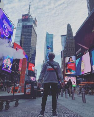 Lassy Marquez Instagram - Feeling Mowdel 😂 #nyc #2021 #picoftheday #instagood #instagram #instagay #pinoy 🇺🇸