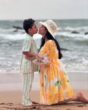 Lasya Manjunath Instagram - Cuteness overloaded 😘❤️🧿🧿🧿
My family 🌊🌴

@colagoabeachresort 
My outfit: @pari.designers_ 
@manjunath_chillale @urs.junnu @its.memunnu