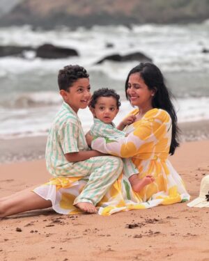 Lasya Manjunath Instagram - Cuteness overloaded 😘❤️🧿🧿🧿
My family 🌊🌴

@colagoabeachresort 
My outfit: @pari.designers_ 
@manjunath_chillale @urs.junnu @its.memunnu