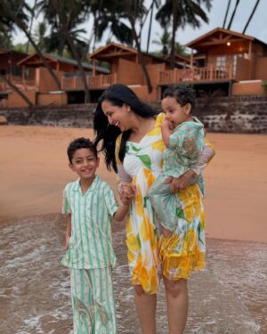 Lasya Manjunath Instagram - Cuteness overloaded 😘❤️🧿🧿🧿
My family 🌊🌴

@colagoabeachresort 
My outfit: @pari.designers_ 
@manjunath_chillale @urs.junnu @its.memunnu