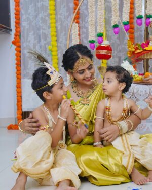 Lasya Manjunath Instagram - Na Chinni allari kannammaluuuu 😍❤️😘😘🧿🧿🧿
@urs.junnu @its.memunnu 

#janmashtami #janmashtamispecial