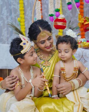 Lasya Manjunath Instagram - Na Chinni allari kannammaluuuu 😍❤️😘😘🧿🧿🧿
@urs.junnu @its.memunnu 

#janmashtami #janmashtamispecial