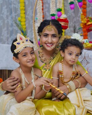 Lasya Manjunath Instagram - Na Chinni allari kannammaluuuu 😍❤️😘😘🧿🧿🧿
@urs.junnu @its.memunnu 

#janmashtami #janmashtamispecial
