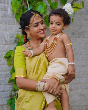 Lasya Manjunath Instagram - Na Chinni allari kannammaluuuu 😍❤️😘😘🧿🧿🧿
@urs.junnu @its.memunnu 

#janmashtami #janmashtamispecial