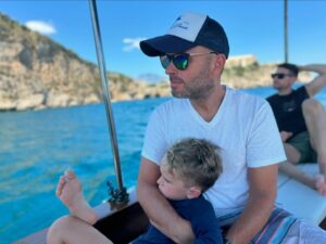Laura Bell Bundy Instagram - Core memories. Huck’s first trip to #italy

 #gaeta #hucklife #familytime