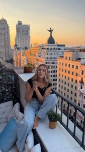 Actress Laura Chimaras HD Instagram Photos and Wallpapers August 2024
