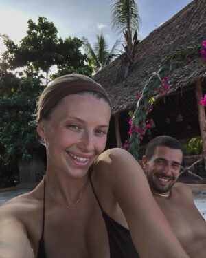 Laura Chrebetová Instagram - Enjoying the last bits ☀️🌴 

#lastdays