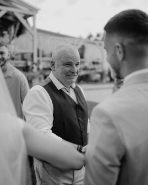 Laura Chrebetová Instagram - RODINA ♾️

📷 @jankosaristan_photography 📷

#wedding#memories#love#tears#emptions#familyiseverything