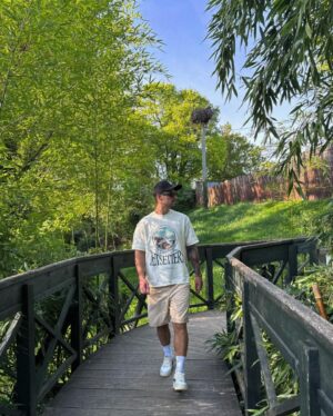 Laura Chrebetová Instagram - Už sa s tým banderom nedostaneme moc ďaleko ale urobili sme si aspoň taký malý výlet do tej našej zoo 🦩 najbližšie už zoo len v trojici 👶🏻