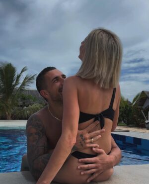 Laura Chrebetová Instagram - Aj všetok čas sveta by nám bol málo ✨ 

#lovethatlasts