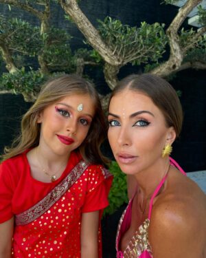 Laura Figueiredo Instagram - Festa da escolinha, mais uma viagem para fazer contigo minha ninjinha princesa crescida ❤️💖 #bollywood #india