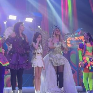 Laura Franco Instagram - VACACIONES DE INVIERNO CON MUCHA ALEGRÍA 🌈 A PURA PANAMMANIA 💞⚡️🎶

Gracias familias por acompañarnos!!! Me hace MUY feliz cantar, bailar y jugar con todos ustedes 🥰💋🎉

A SEGUIR DISFRUTANDO!! 

🎀 Pueden disfrutar de la música de Panam en las siguientes plataformas digitales: 
👉🏽 YouTube: Panam
👉🏽 Spotify: Panam y Circo
👉🏽 TikTok: Panamycirco

Cuchi cuchis 💋💋💋