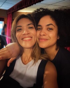 Laura Gómez Instagram - Life lately... part 1. Rambleando in Barna. Worked in a lovely short in beautiful Barcelona, written & directed by Dominican & Brazilian filmmakers @lacamaradekaren & @ulianetatit. Thank you both for bringing me onboard of this lovely project and for putting together such a badass female crew! 

Plus, friends, ⚽️ and good food. If you're ever in Barna, I highly recommend one of my favorite places: @lluritu & recent find @osteriadelcontadino 🎥🇪🇸🥘
•
•
La vida estos días. Parte 1. Rambleando en la hermosa Barna y filmando el cortometraje "Juanita", escrito y dirigido por la dominicana @lacamaradekaren & la brasileña @ulianetatit. Además, amistades, fútbol y buena comida. Si van a Barcelona les recomiendo @lluritu, uno de mis lugares favoritos, y un nuevo descubrimiento -recomendación de @brunacusi- @osteriadelcontadino 🫶🏽