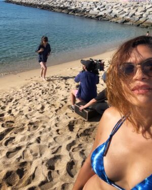 Laura Gómez Instagram - Life lately... part 1. Rambleando in Barna. Worked in a lovely short in beautiful Barcelona, written & directed by Dominican & Brazilian filmmakers @lacamaradekaren & @ulianetatit. Thank you both for bringing me onboard of this lovely project and for putting together such a badass female crew! 

Plus, friends, ⚽️ and good food. If you're ever in Barna, I highly recommend one of my favorite places: @lluritu & recent find @osteriadelcontadino 🎥🇪🇸🥘
•
•
La vida estos días. Parte 1. Rambleando en la hermosa Barna y filmando el cortometraje "Juanita", escrito y dirigido por la dominicana @lacamaradekaren & la brasileña @ulianetatit. Además, amistades, fútbol y buena comida. Si van a Barcelona les recomiendo @lluritu, uno de mis lugares favoritos, y un nuevo descubrimiento -recomendación de @brunacusi- @osteriadelcontadino 🫶🏽