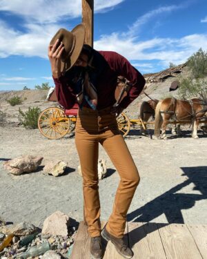 Laura James Instagram - LA FRIENDS….go see my movie tonight at the Laemmle Town Center 5 in Encino, California 🦂 pack the house and let me know what you think 🫶🏻🫶🏻🫶🏻

Other cities include, starting tonight as well: 

🦂Harkins Northfield 18 in Denver, Colorado
🕷️Galaxy Grandscape in The Colony, Texas. 
🦅Varsity Theater in Seattle, Washington. 
🪨The Ashland Theater in Ashland, Ohio.
