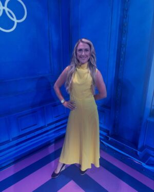 Laura Kenny Instagram - Same dress, different lighting ☀️and finally together in the studio with @chrishoy1 😊 I think the smile says it all 💖 I shall be back on @bbcsport this evening for the highlights! See you tonight 🇬🇧

👗 @reiss 
💄 @zkwham