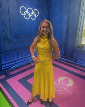 Laura Kenny Instagram - Same dress, different lighting ☀️and finally together in the studio with @chrishoy1 😊 I think the smile says it all 💖 I shall be back on @bbcsport this evening for the highlights! See you tonight 🇬🇧

👗 @reiss 
💄 @zkwham
