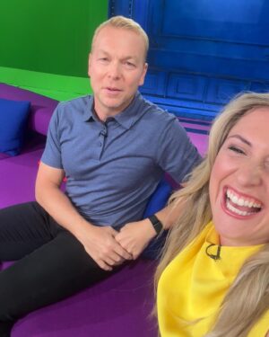 Laura Kenny Instagram - Same dress, different lighting ☀️and finally together in the studio with @chrishoy1 😊 I think the smile says it all 💖 I shall be back on @bbcsport this evening for the highlights! See you tonight 🇬🇧

👗 @reiss 
💄 @zkwham