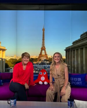 Laura Kenny Instagram - The best first day in the studio! What a start for @teamgb at the velodrome 🥇 Thank you all SO much for all the lovely messages about my punditry. I really appreciate every single one of them. Bring on the rest of the week. Come onnnnn Team GB 🇬🇧

Outfit and Shoes @reiss 
Hair and make up @zkwham
