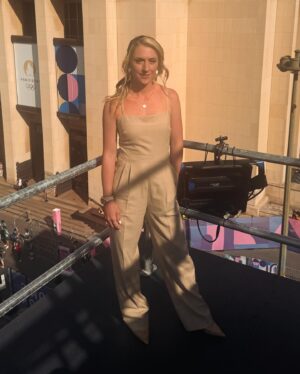 Laura Kenny Instagram - Loveeee the back of this one 💜 Never realised how much I enjoy talking about the Madison until tonight 🙈Hopefully you all got some extra insight into it 😂 

👗 @reiss 
💄 @zkwham