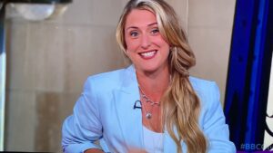 Laura Kenny Instagram - I’ve had to pinch footage from @bbcsport because my full length outfit photo doesn’t show just how beautiful the colour of this suit is. What day are we even on now? 🙈 
Women’s Madison and Men’s sprint finals today. Back in the studio this evening 🇬🇧

👗 @reiss 
💄 @zkwham