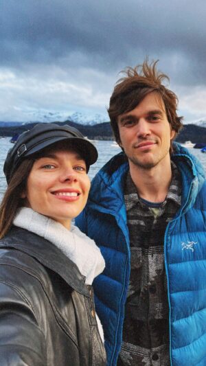 Laura Laprida Instagram - Fin de una increíble escapada en familia. Cada vez que vengo a Argentina 🇦🇷 me gusta pasar por mi lugar favorito en el mundo 🩵. 
..
Gracias  @may_ariadna @jetsmart_argentina #patagonia #argentina 🫶🏻