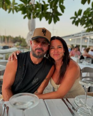 Laura Lentz Instagram - YAMAS!!!…🧿 🤍💙Thank you @joelmarion & @katrinadoesnthaveinsta !!! Your gift of bringing people together is so beautiful.. Love you guys! Im already missing everyone 🥹