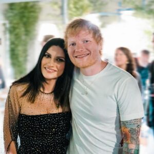 Laura Pausini Instagram - Grazie Amico Mio 
@andreabocelliofficial 
Sempre Al Tuo Fianco 💙

E grazie a @tizianoferro per l’emozione, la voce, l’Amicizia 🩵

Grazie a tutto il mio staff ❤️

Styling @susanna_ausoni 
@monica_serani 
Mua @danielazeqo